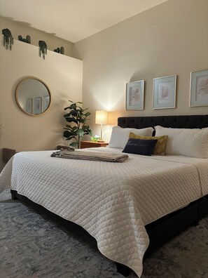 3 bedrooms, desk, iron/ironing board, free WiFi - ✨ Across Starpass private pool Private hot tub, Free fast wifi, Free coffee ✨ (Tucson)