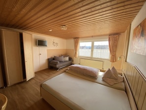 Free WiFi, bed sheets