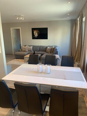 Apartament | Zona de menjador de l'habitació