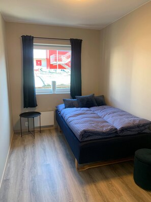 Apartament | Roba de llit hipoal·lergògena i cortines opaques 