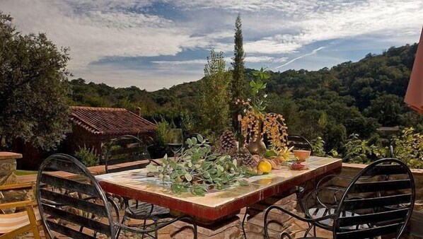 Outdoor dining - Gîte El Conejo (Alajar)
