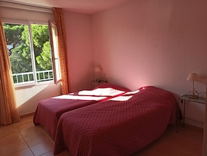 3 habitaciones, tabla de planchar con plancha y wifi gratis