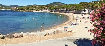 Luxury villa with garden in a secure residence - beach at 700m