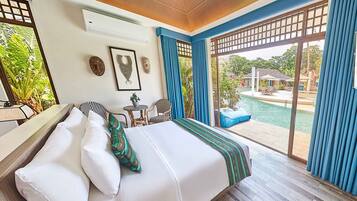 Casita Room - King with Direct Lagoon Pool Access | Bureau, espace de travail pour ordinateur portable, rideaux occultants