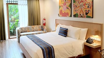 Standaard kamer | Een bureau, een laptopwerkplek, verduisterende gordijnen, gratis wifi