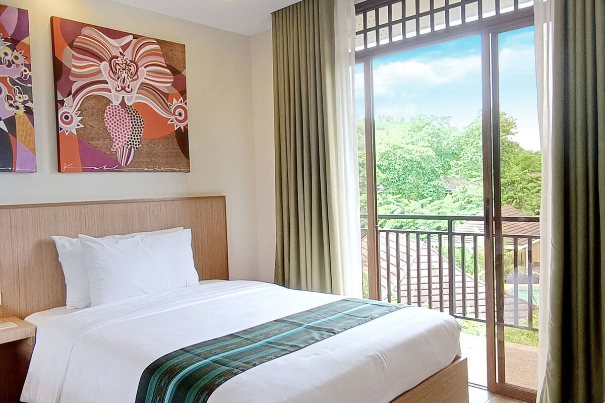 Deluxe Room - King with Resort View | 办公桌、笔记本电脑工作区、遮光窗帘、免费 WiFi