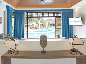 Casita Room - King with Direct Lagoon Pool Access | 客房景觀