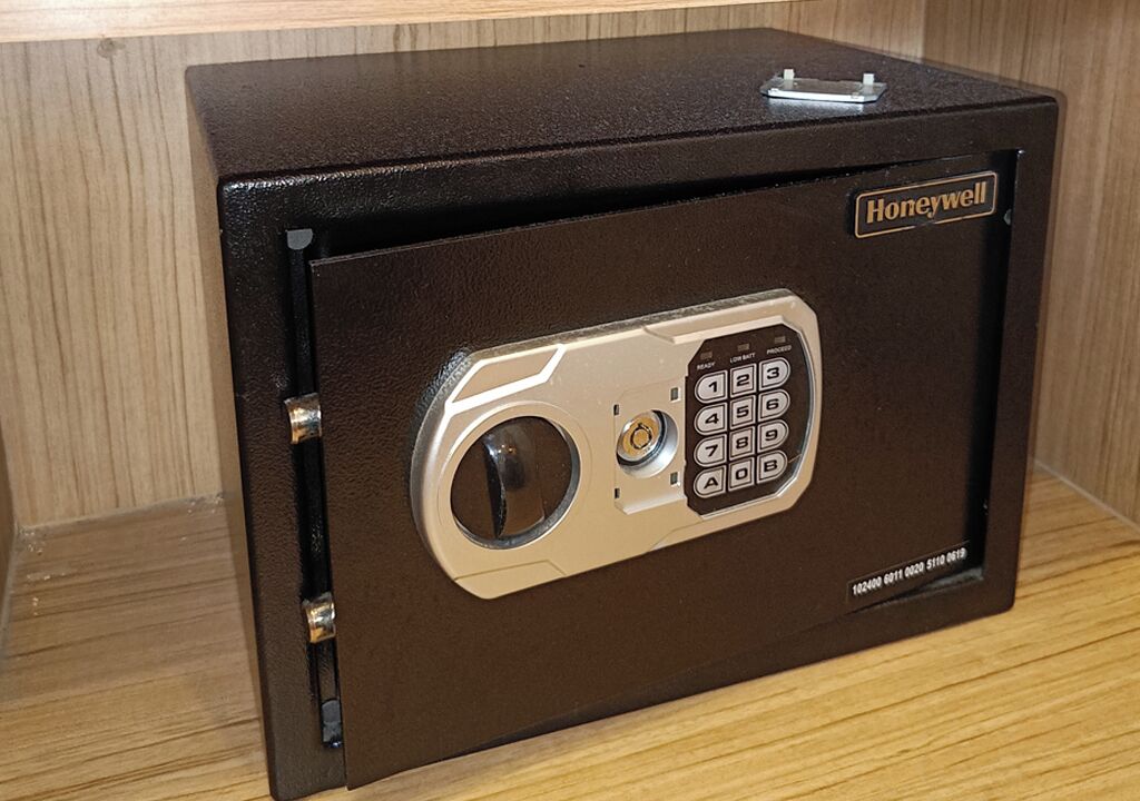 A Honeywell safe with a combination dial and a keyhole.