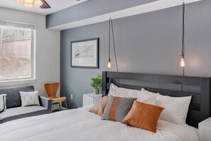 2 dormitoris, roba de llit d'alta qualitat i planxa i posts de planxar 