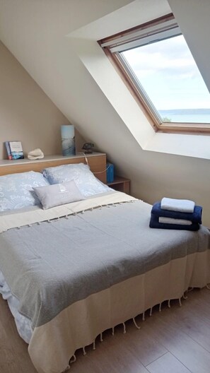 3 habitaciones, tabla de planchar con plancha y cuna de viaje 