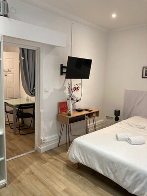 1 bedroom, iron/ironing board, travel cot, free WiFi