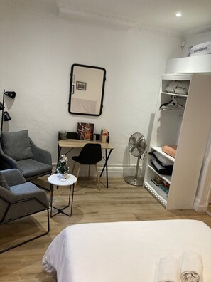 1 bedroom, iron/ironing board, travel cot, free WiFi