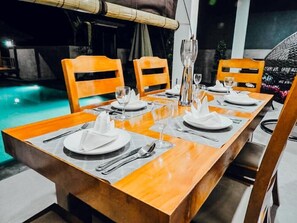 Exclusive Villa, 3 Bedrooms, Private Pool, Beach View | In-room dining - Villa Royal Lovina (Buleleng)