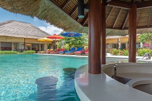 Bar en bord de piscine