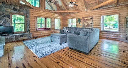 Rustic Woodville Getaway with Pool & Guest House