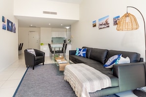 TV, offices - Modern Unit In The Heart of Woorim (Woorim)