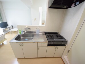 Double Room, 1 Double Bed, Non Smoking | Private kitchenette | Mini-fridge, microwave, stovetop, electric kettle - STAY IN SUMUKA Shintoshin (Naha)