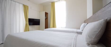 Twin Room, 2 Twin Beds, Non Smoking | Desk, free WiFi, bed sheets