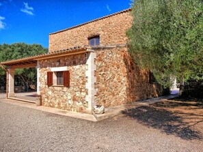 Exterior - Holiday Home Son Garbi with Mountain View, Wi-Fi, A/C, Pool, Garden, Terrace & Balcony (Algaida)