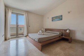 3 dormitorios, tabla de planchar con plancha, wifi gratis y ropa de cama