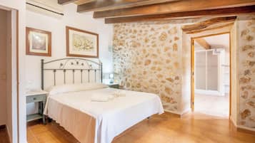 4 Schlafzimmer, Schreibtisch, Bügeleisen/Bügelbrett, kostenloses WLAN