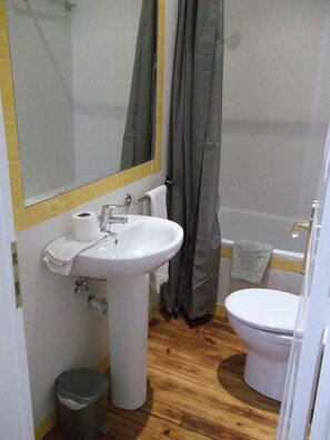 Baignoire, serviettes fournies