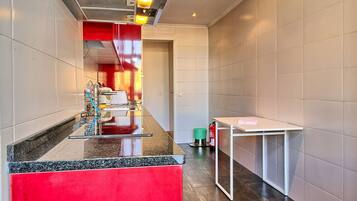 KylskÄp, mikrovÄgsugn, ugn och diskmaskin