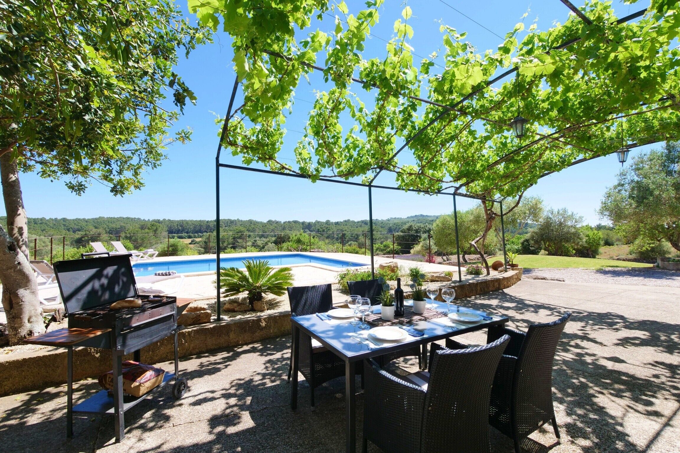 屋外ダイニングエリア