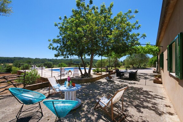 A patio with outdoor seating, a pool, and a view of the landscape. - Casa Son Fornes with Pool, Wi-Fi, Garden, Terrace and Parking (ALGAIDA)