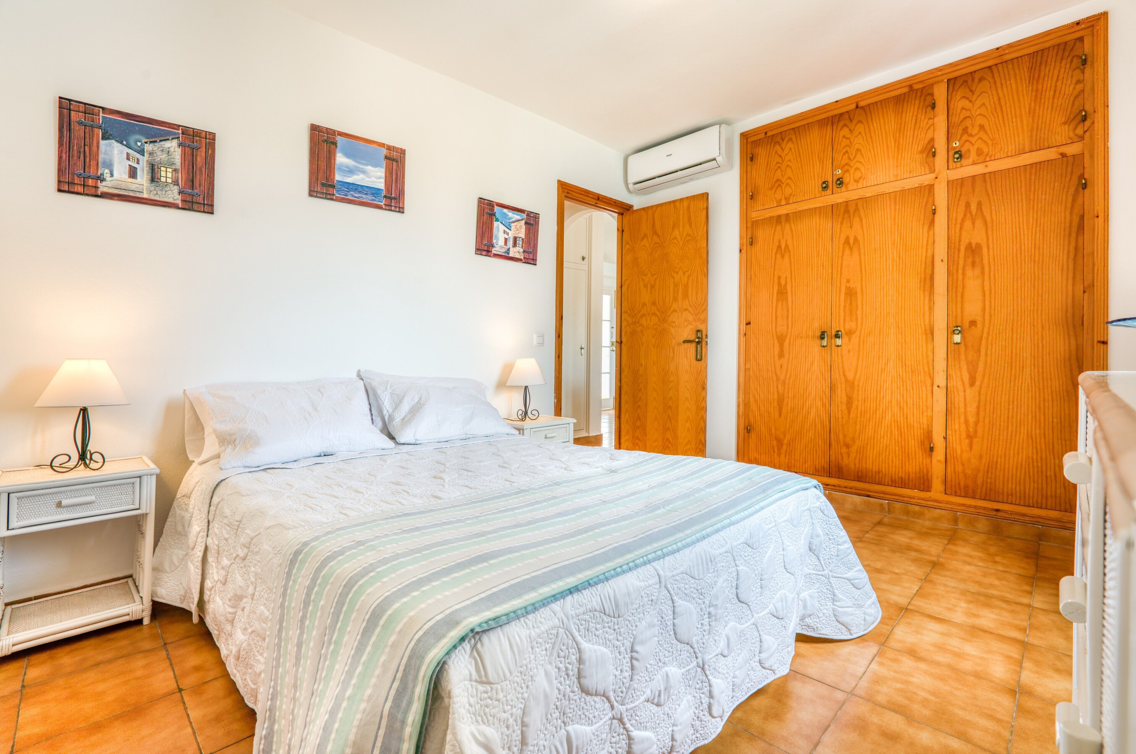 2 chambres, fer et planche à repasser, Wi-Fi gratuit, draps fournis