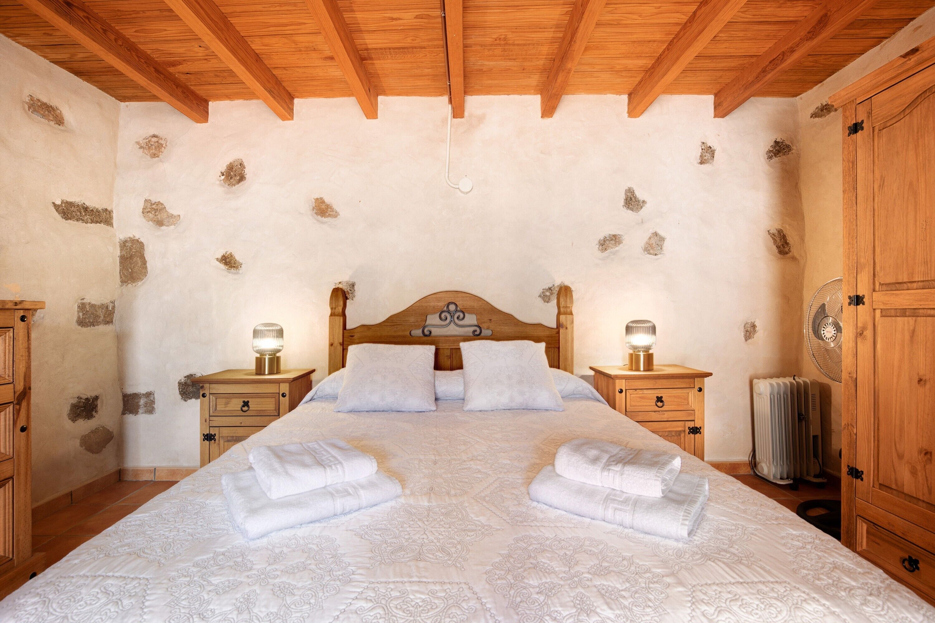 2 bedrooms, iron/ironing board, WiFi (free), bed sheets