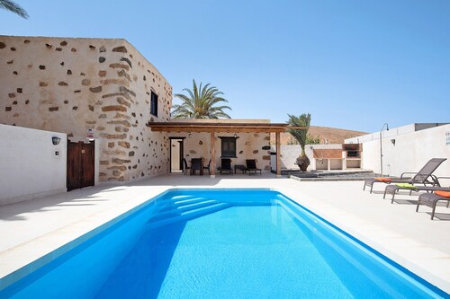 "Casa Rural Andresito" mit Bergblick, Pool, WLAN und Terrasse