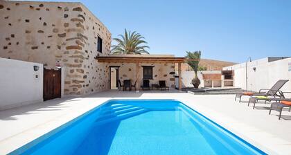 "Casa Rural Andresito" mit Bergblick, Pool, WLAN und Terrasse