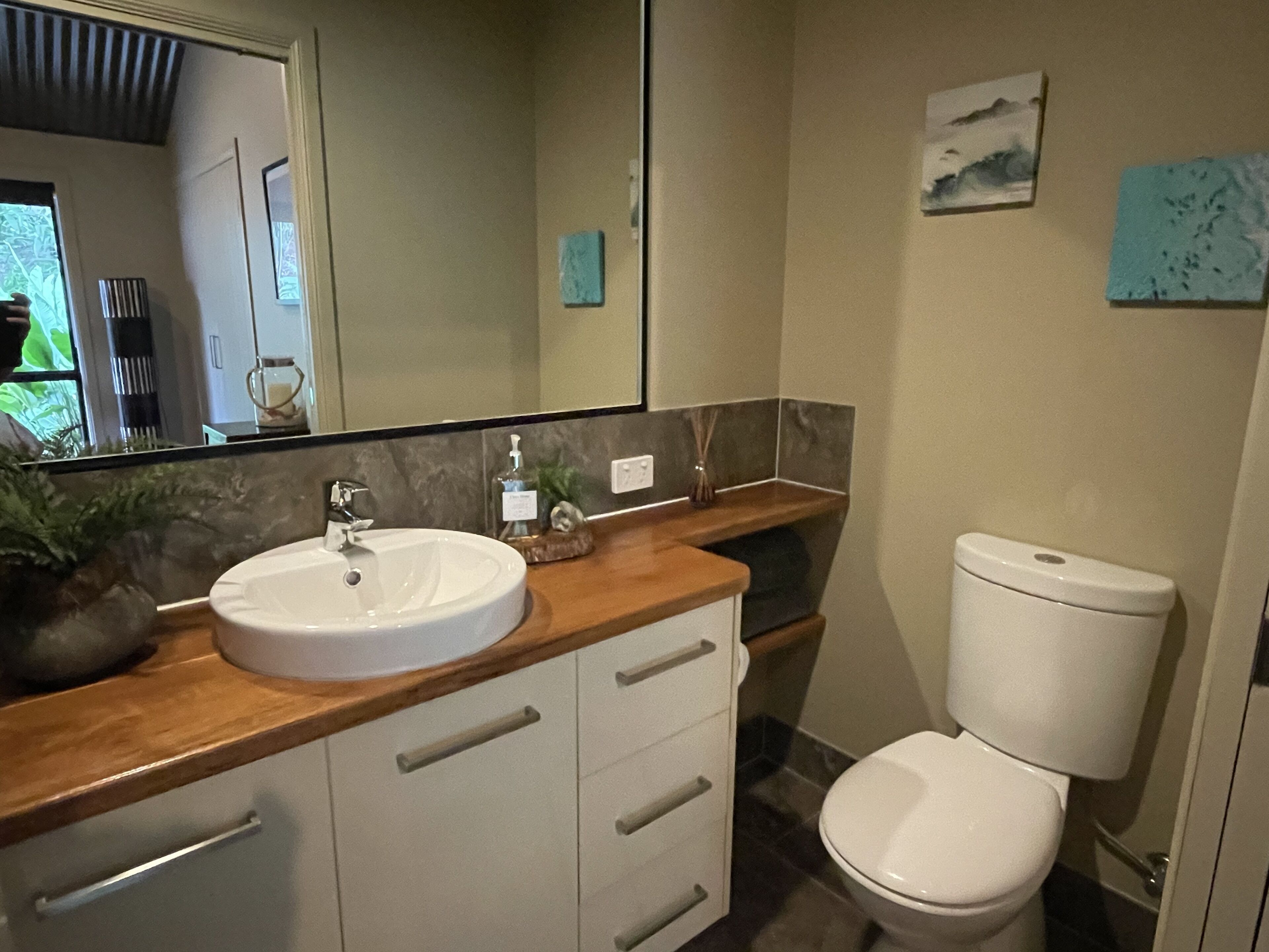 Ensuite Bathroom 2