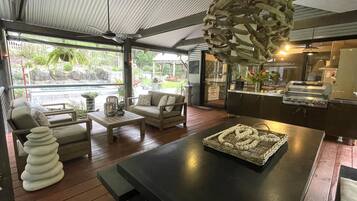 屋外ダイニングエリア