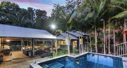 2 x queen bedrooms, 2 x ensuite's, 1 guest lounge, outdoor bbq kitchen and pool.