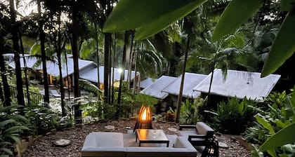 2 x queen bedrooms, 2 x ensuite's, 1 guest lounge, outdoor bbq kitchen and pool.
