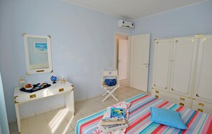 2 bedrooms, bed sheets