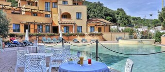 Vacation Apartment "La Pergola al Cavo" with Sea View, Pool & Terrace