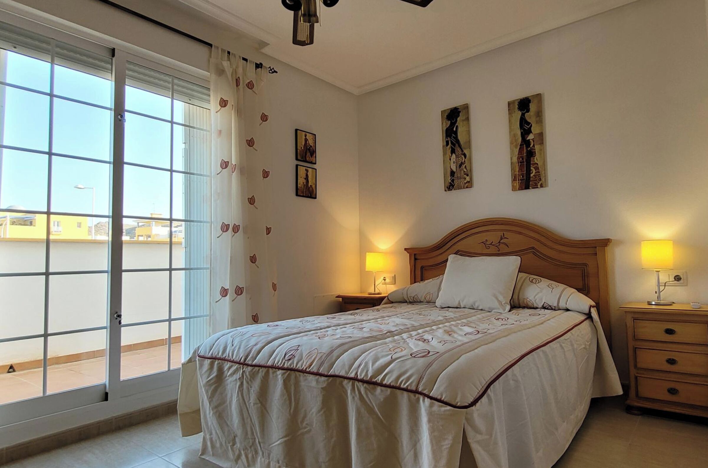 3 chambres, fer et planche à repasser, Wi-Fi, draps fournis