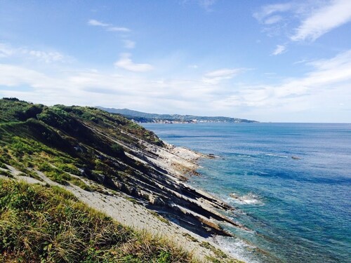 Studio rénové près du centre et de la plage avec parking et mezzanine