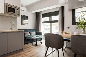 43-Zoll-Smart-TV mit Satellitenempfang, Fernseher, Tablet-PC