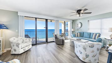 Télévision à écran plat, lecteur de DVD