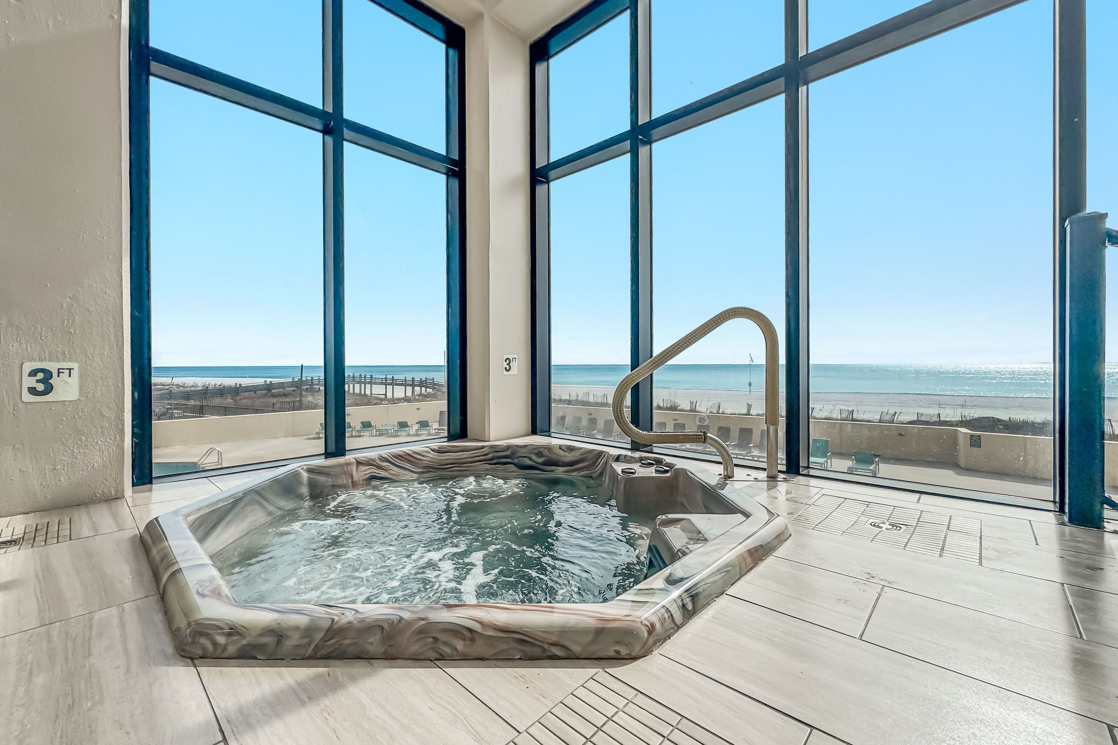 A hot tub with a view of the beach.