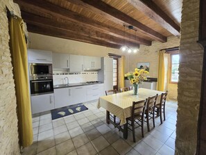 Kühlschrank, Mikrowelle, Ofen, Geschirrspüler