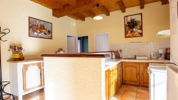 Réfrigérateur, micro-ondes, four, lave-vaisselle