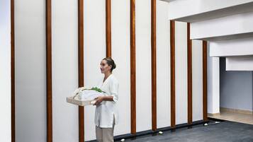 Couples treatment room(s), sauna, hot tub, steam room, body treatments