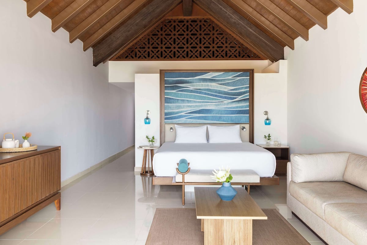 1 kamar tidur, seprai premium, minibar, dan brankas