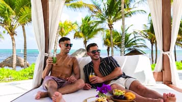 9 albercas al aire libre y camas balinesas (con cargo)