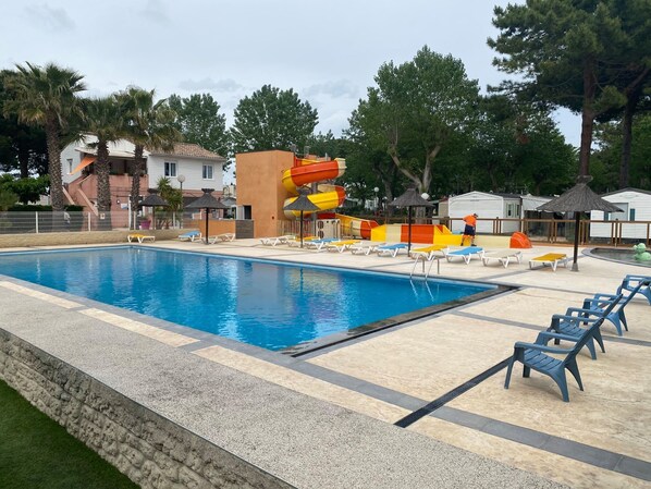 Seasonal outdoor pool, open 9:00 AM to 8:00 PM, pool loungers